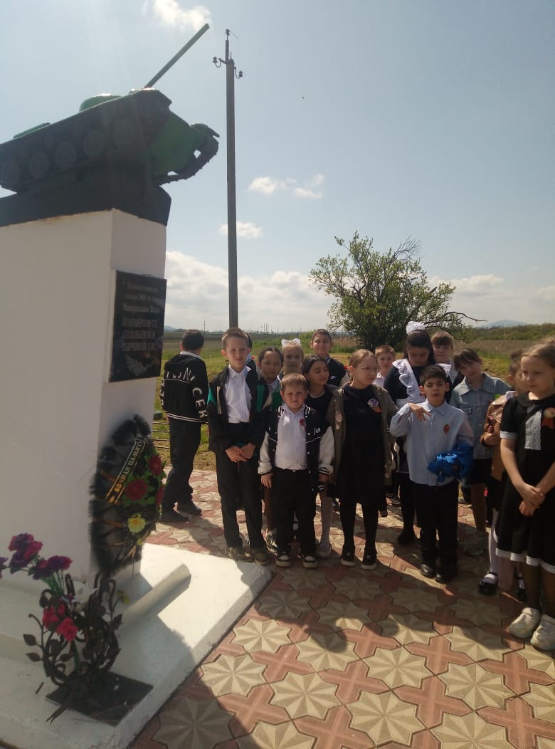 Памятник танкистам 52-й бригады.